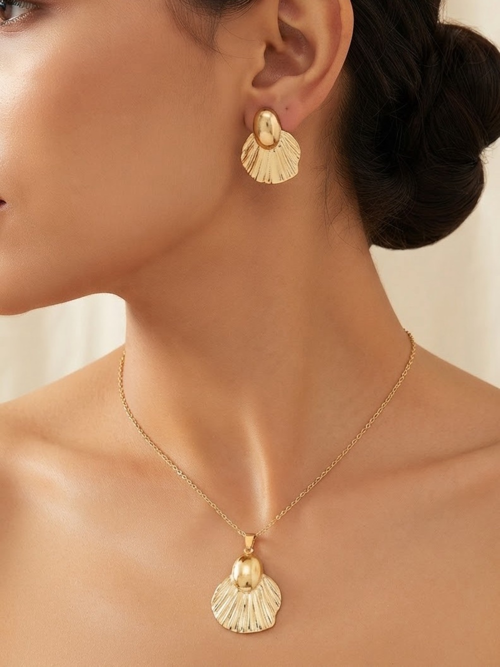 Gold Shell Pendant Necklace and Earrings Set - Stainless Steel
